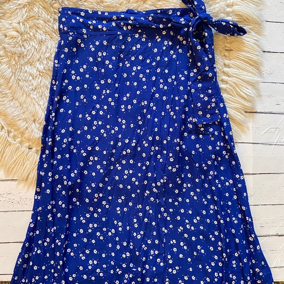 Faithfull the Brand Dresses & Skirts - Faithfull wrap midi skirt